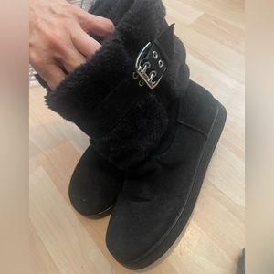 Guess fur boots